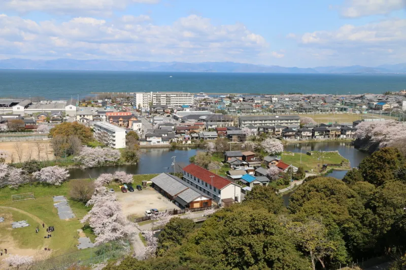 標高が高いため、琵琶湖や対岸までも見渡せる展望