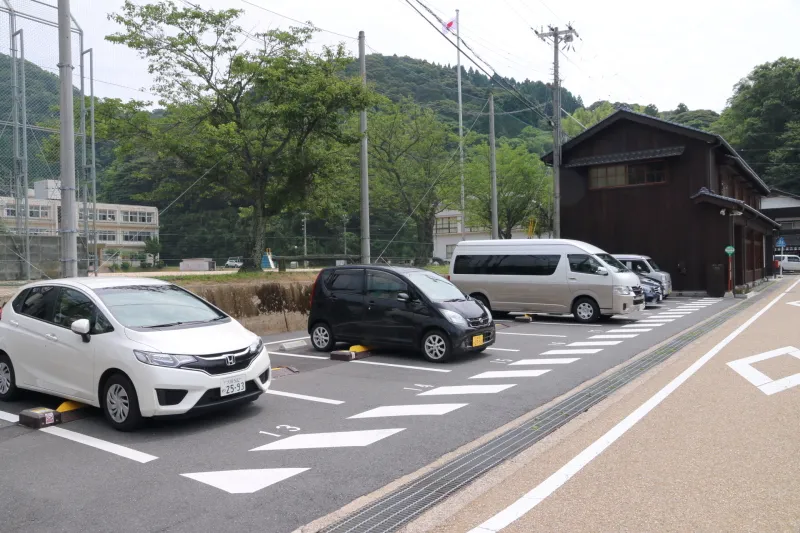 車のアクセスも良く１０台ほど停められる駐車場（有料）