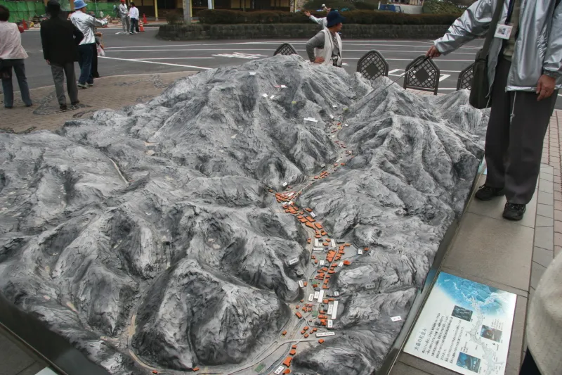 公園内に設置されているリアルな石見銀山の模型