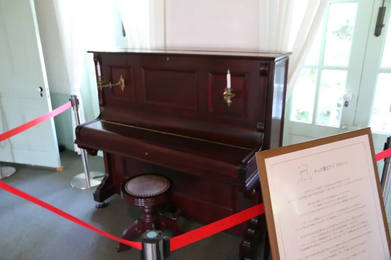 １９０１年にチェコ共和国で造られたピアノの展示