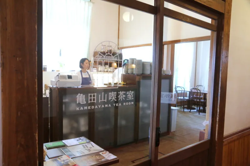 コーヒー・紅茶・スイーツのあるカフェ「亀田山喫茶室」