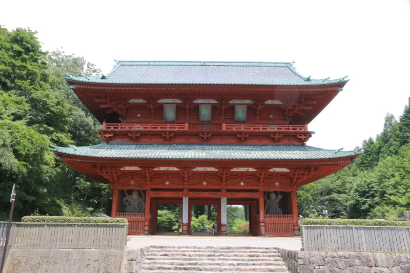 国の重要文化財に指定される金剛峯寺の大門