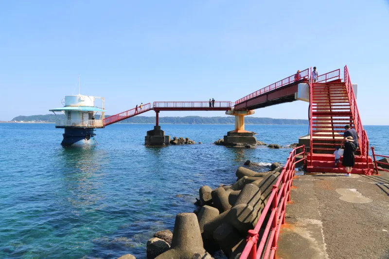 串本海中展望塔