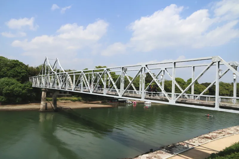 岡山市内を流れる旭川に架かる月見橋
