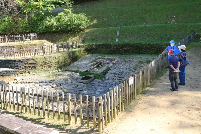 発掘状態で一般公開されている酒船石遺跡 