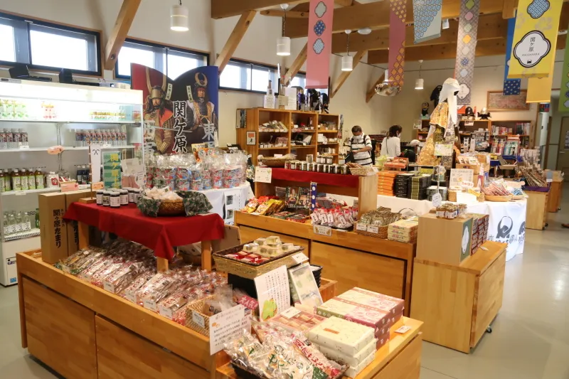 岐阜県の特産品を始め、銘菓や加工品など様々なお土産を販売