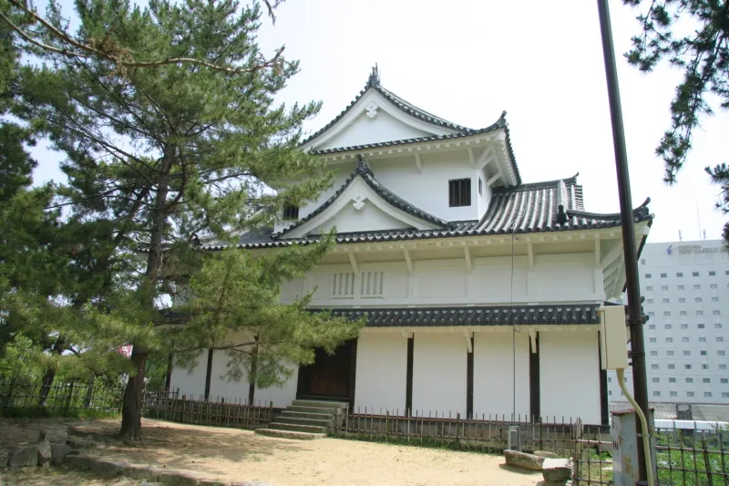 京都の伏見城にあった松の丸東櫓を移築して建てられた伏見櫓