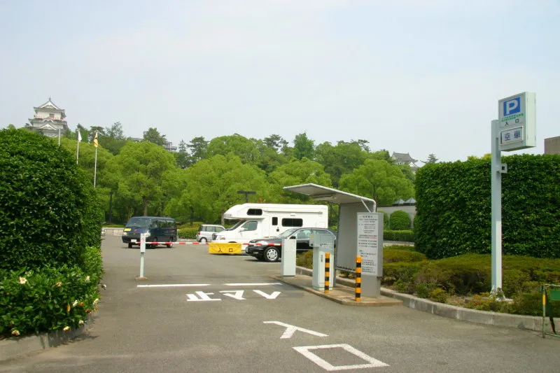 車のアクセスも良い福山城公園の専用駐車場