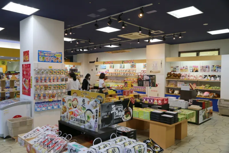 香川県の特産品や銘菓を販売するおみやげショップ
