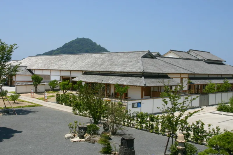 武家屋敷をイメージしている萩博物館 