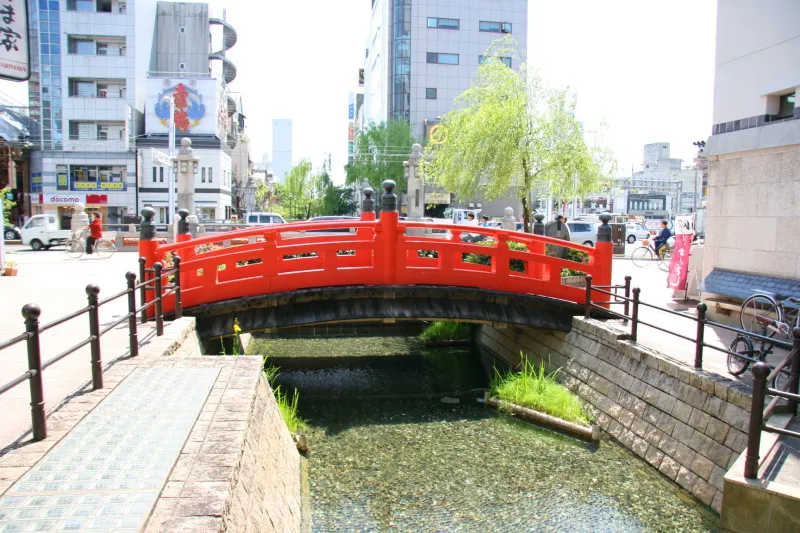 江戸時代が橋の起源と言われている、はりまや橋