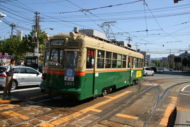 レトロな車両も多く走る広島市のシンボル的な存在 