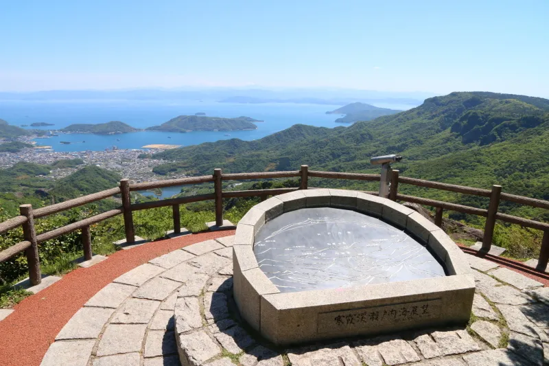 小豆島の展望スポットとなっている寒霞渓展望台