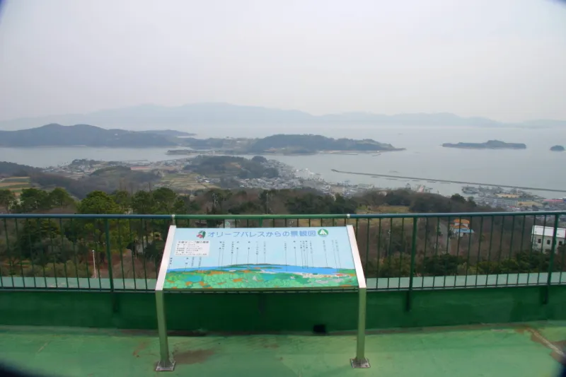 屋上展望台は瀬戸内海が見渡せるビュースポット