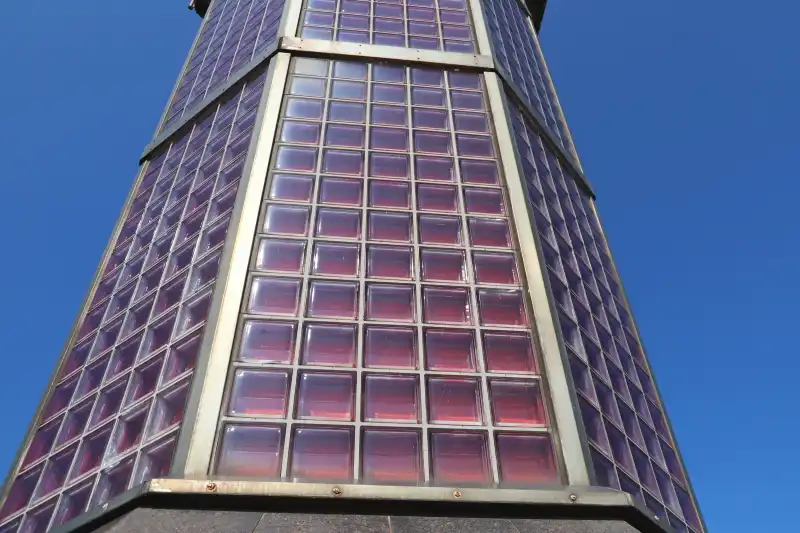 塔全体がガラスで造られている非常に珍しい灯台 
