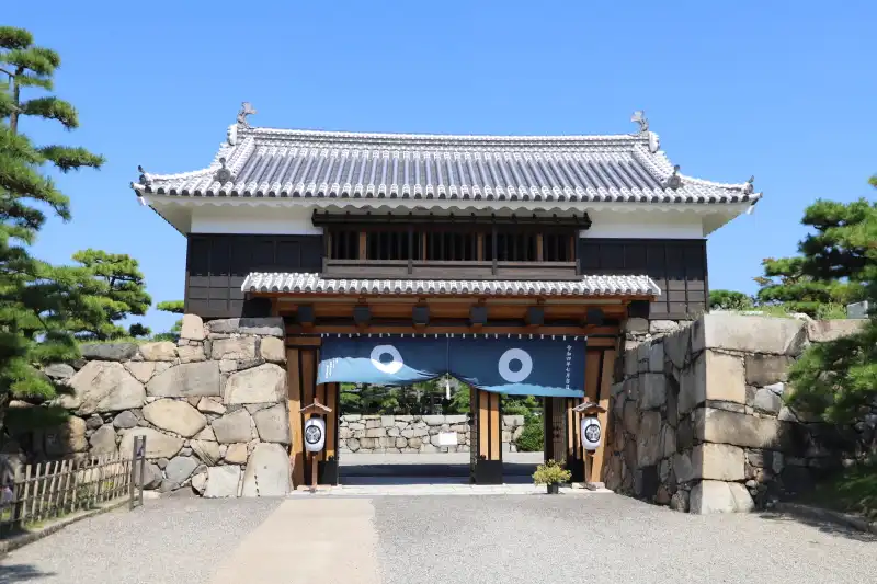 高松城跡の桜御門