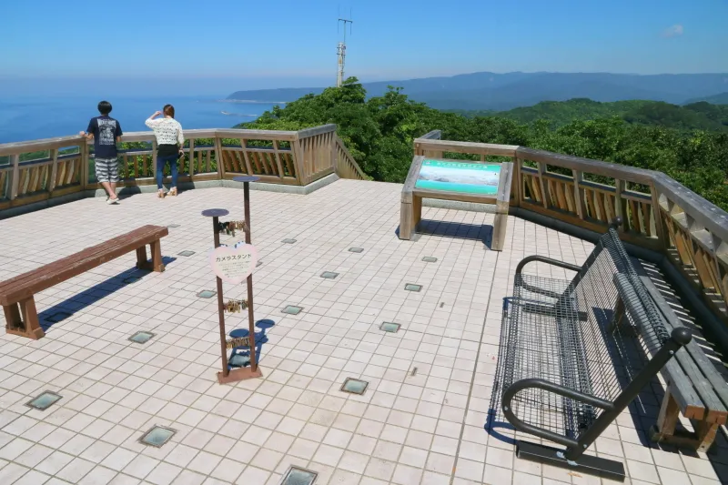 津呂山の山頂に造られている高岡園地展望台