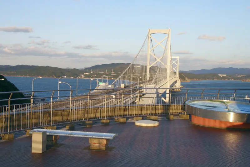 鳴門海峡や大鳴門橋が眺められる屋上の展望台