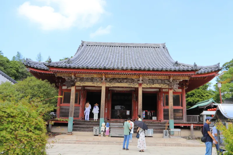 国の重要文化財に指定されている鎌倉時代に建てられた本堂