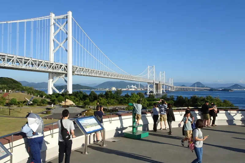 瀬戸大橋が目の前に眺められる有名な展望スポット