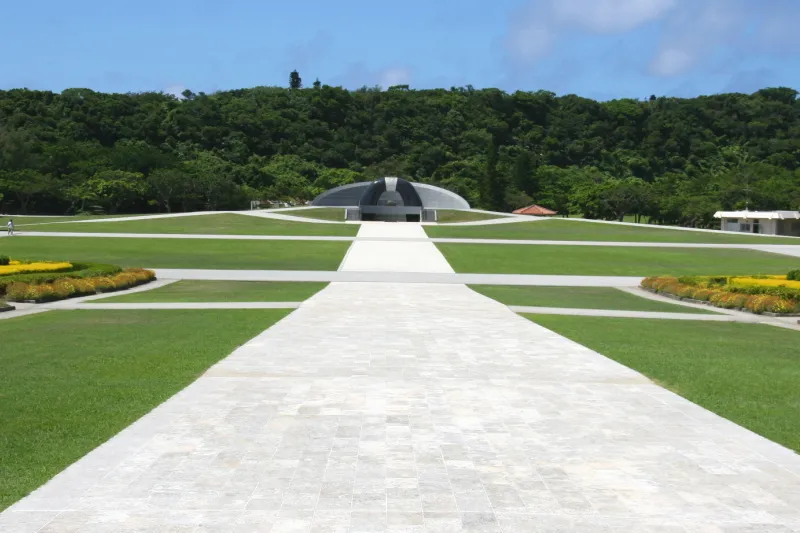 毎年６月２３日に行われる沖縄全戦没者追悼式の式典広場