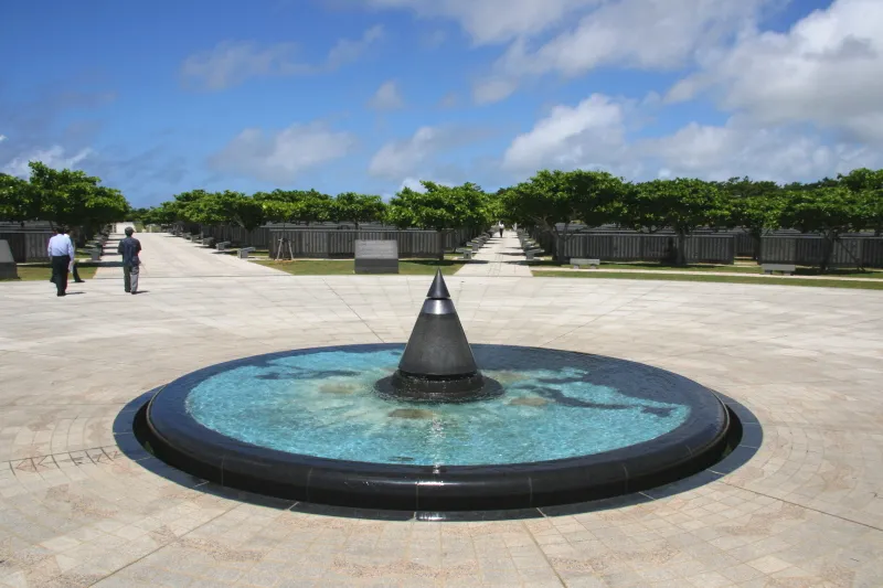 沖縄戦で最初の米軍上陸地となった阿嘉島の火を灯す「平和の火」