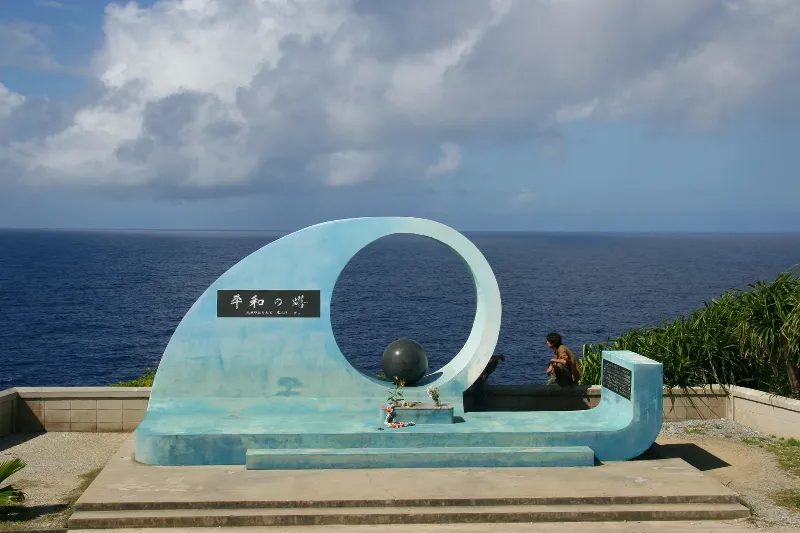 沖縄戦の激戦地となったことから建てられている慰霊碑「平和の塔」
