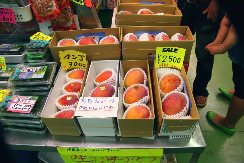 甘くて美味しい沖縄産の完熟マンゴーも販売