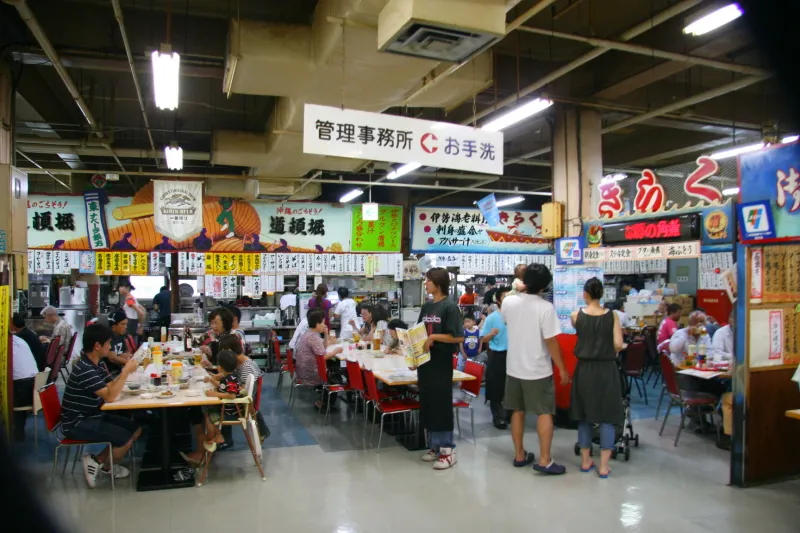 観光客にも大人気の沖縄料理が食べられる食堂