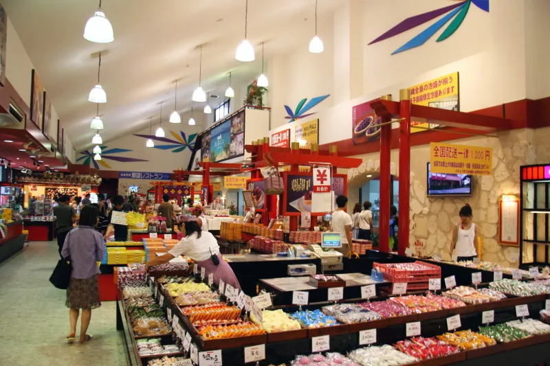 沖縄の特産品やお土産を販売する人気ショップ