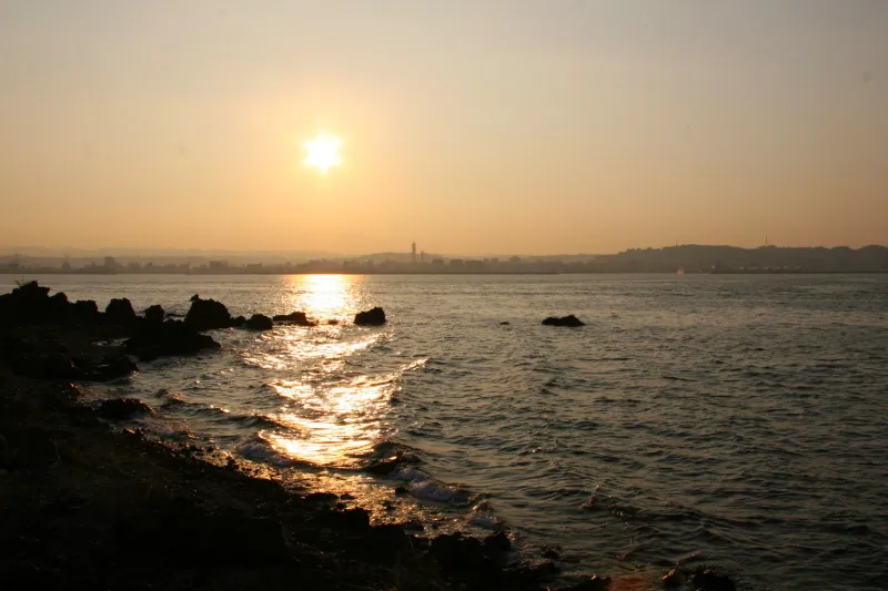 鹿児島市内の方向に太陽が沈む夕陽のビュースポット