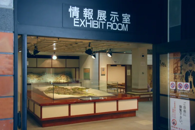 首里城を写真や模型で紹介する情報展示室（入館無料）
