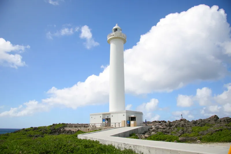 岬のシンボルとなっている残波岬灯台