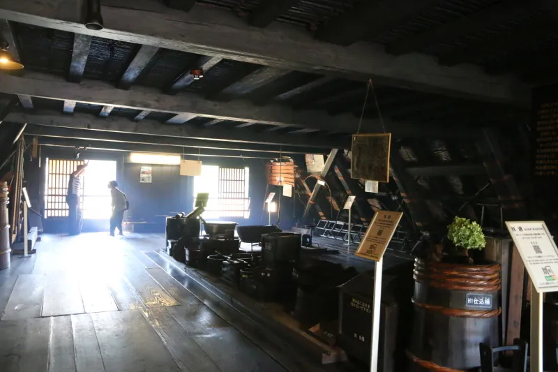 養蚕の行われていた２～３階は、当時使用していた民具などを展示 