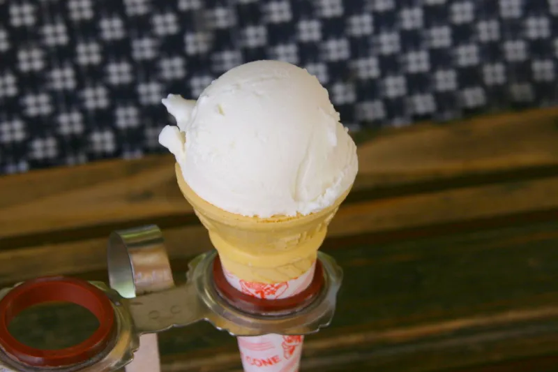 白川郷名物の濁酒を使用した、どぶろくアイスクリーム 