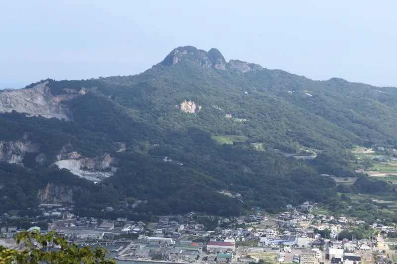 五剣山は四国霊場８５番札所、八栗寺があることで有名な山
