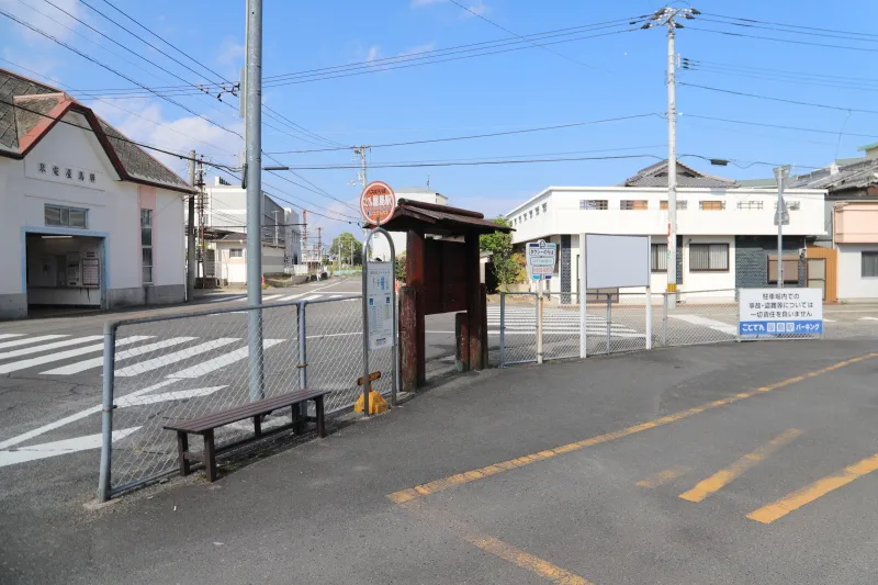 屋島山上を結んでいる駅前のシャトルバス乗り場