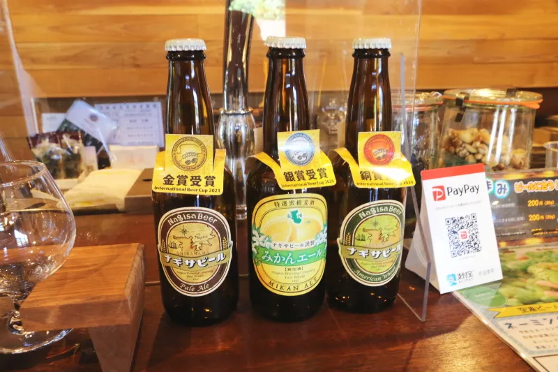 ４種類のクラフトビールを中心に季節限定ビールも販売