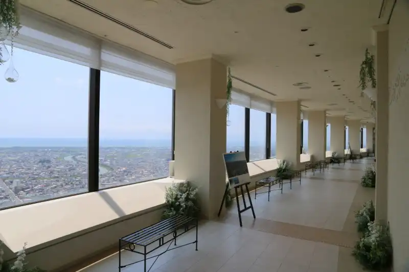 展望スポットとなっている４５階の展望回廊