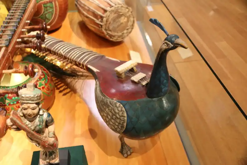世界の異国文化を象徴するような珍しい楽器も多数展示