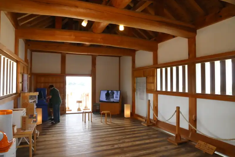 天守門は２０１４年に復元された建物で室内も見学可能