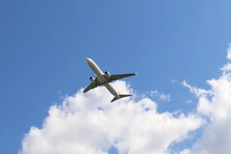 伊丹空港が近いため、飛行機を眺めながらコーヒータイム