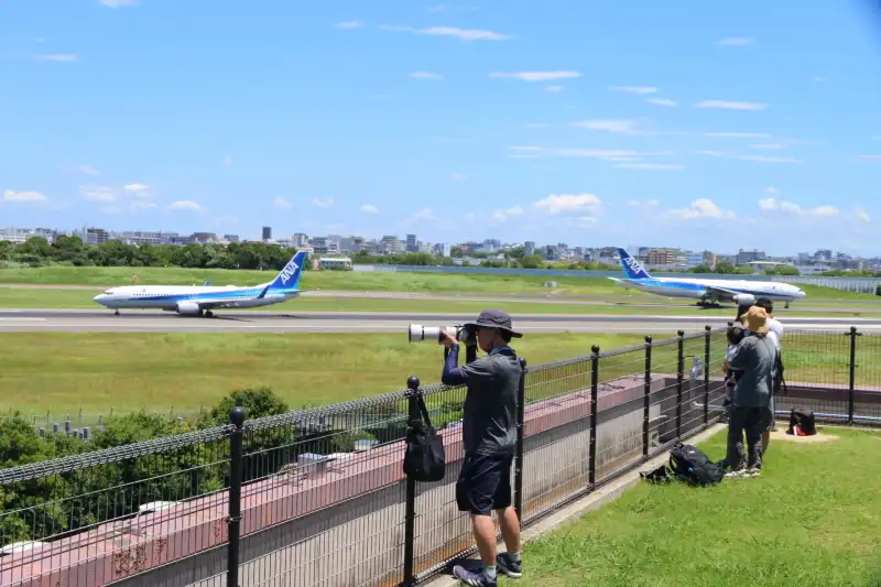 伊丹空港に隣接しているため、眺めのよい展望スポット