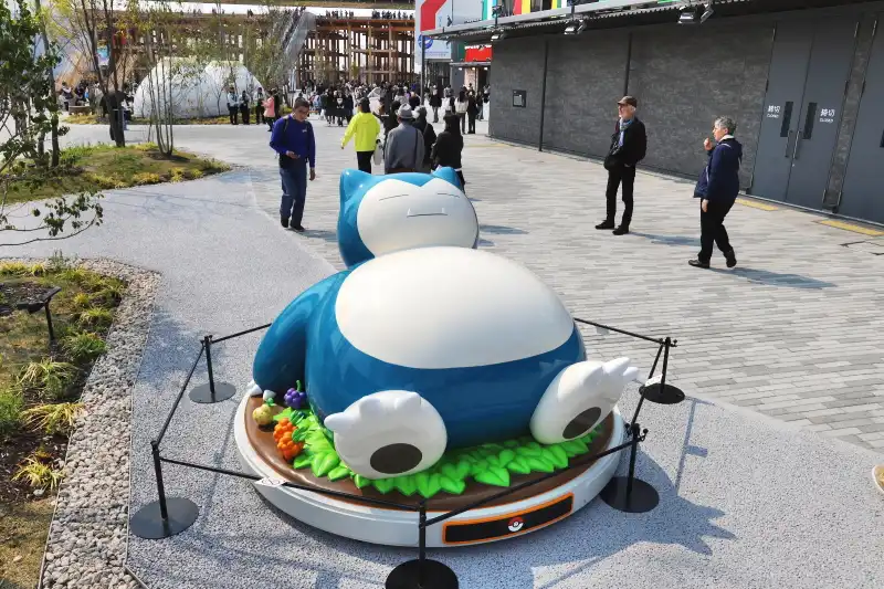 カビゴンが大の字になって寝ているポケモンフォトスポット