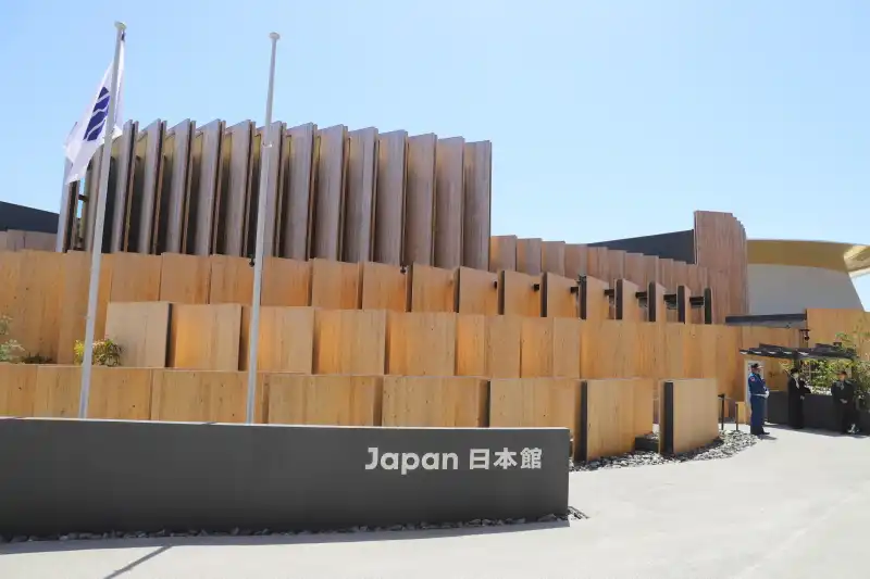 円形の木造建築が特徴となっている「循環」をテーマにした日本館