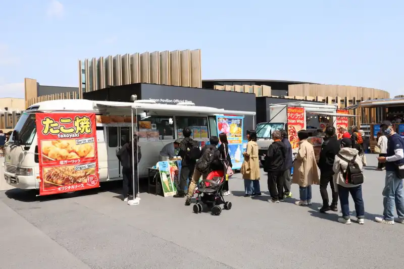 日本館の横に出店していた、たこ焼きを販売するキッチンカー