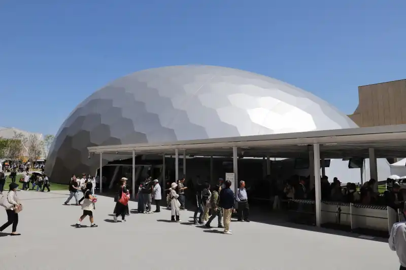 光るたまご型ボールで体験学習のできる電力館「可能性のタマゴたち」