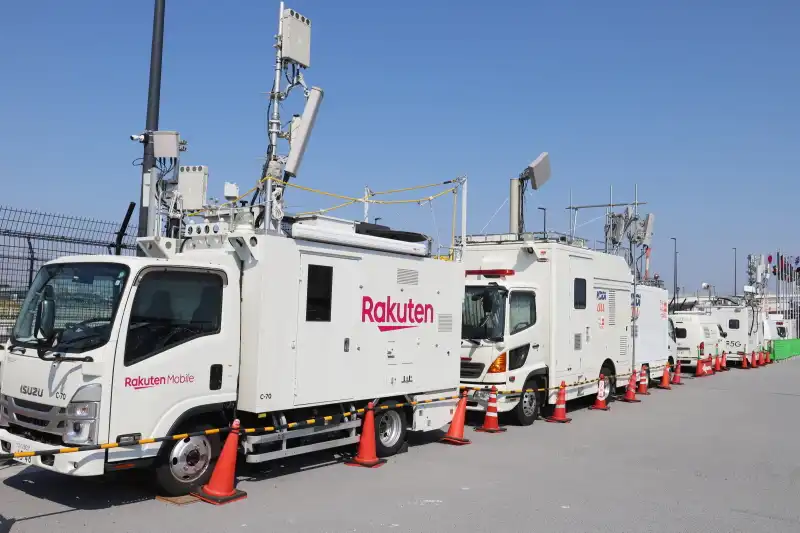 通信障害の解決のため設置される通信各社の移動型基地局