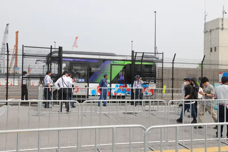 夢洲駅の横がバス乗り場となり、5分間隔の運行