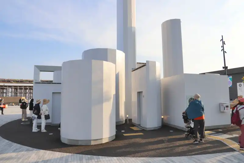 斬新な設計で建てられているデザイナーズトイレNo.8